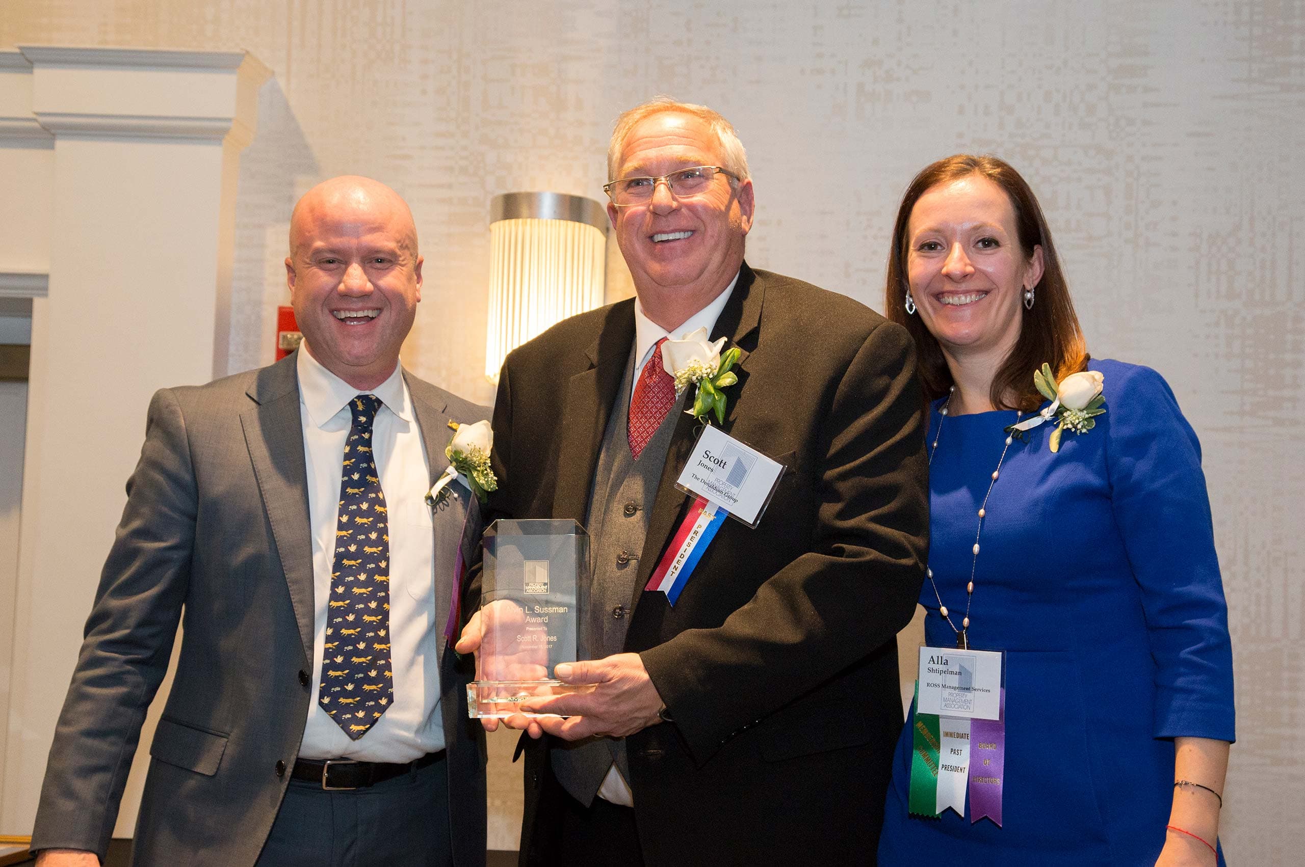 Scott Jones and members of Donaldson holding the Alvin L. Sussman award